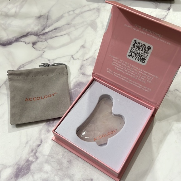 ACEOLOGY | Rose Quartz Gua Sha Facial Massager - Picture 13 of 13